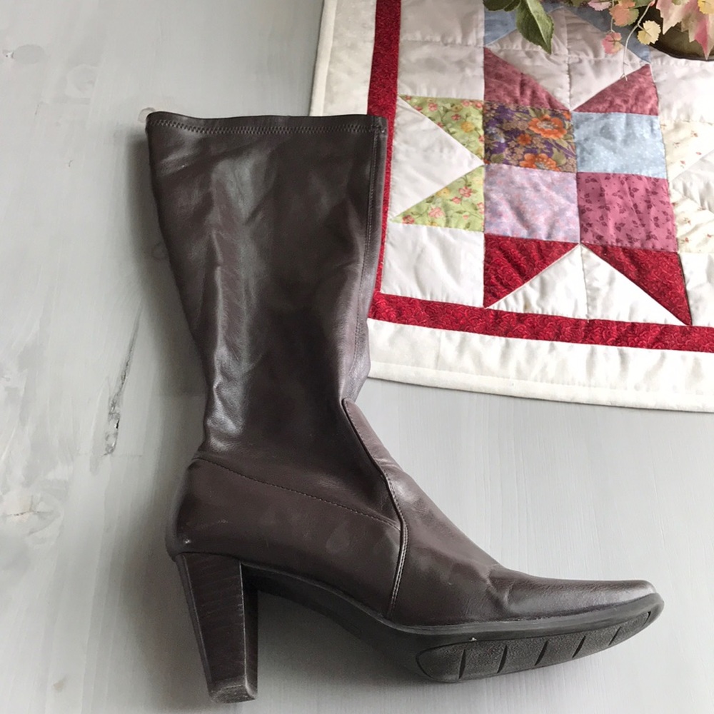 Croft and Barrow brown boots.. size 8.5